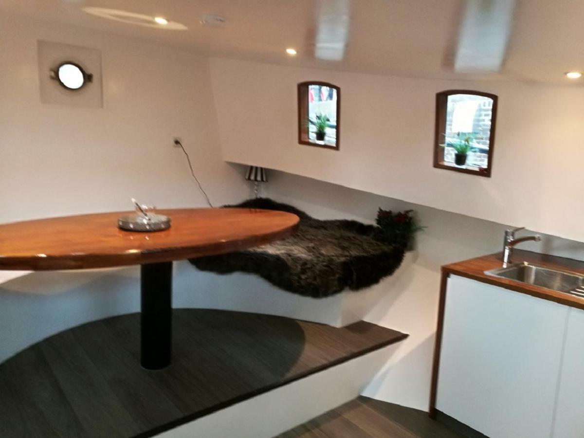 Houseboat Rose Apartment Amsterdam Exterior photo